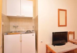 Awesome apartment in Jelsa with WiFi