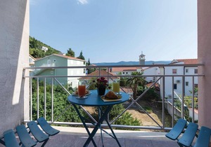 Awesome apartment in Klek with WiFi