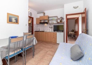 Awesome Apartment In Klenovica With Wifi