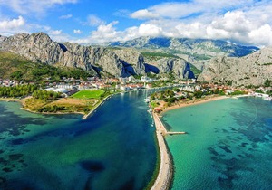 Awesome apartment in Omis with WiFi