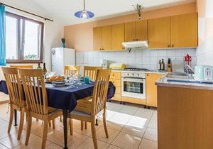 Awesome Apartment In Vinkuran With Wifi
