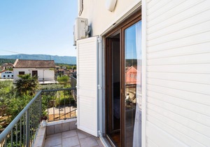 Awesome apartment in Vrboska with WiFi