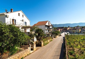 Awesome apartment in Vrboska with WiFi