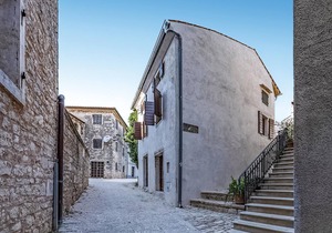 Awesome home in Bale with WiFi