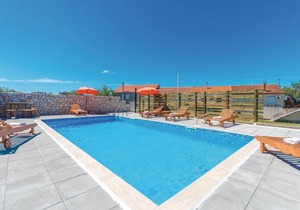 Awesome home in Donje Rastane with WiFi