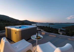 Awesome home in Dragove with WiFi