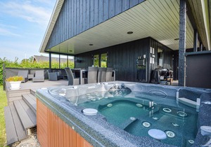 Awesome home in Hejls with WiFi