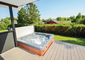 Awesome home in Hejls with WiFi