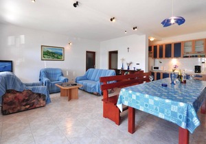 Awesome home in Lokva Rogoznica