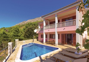Awesome home in Lokva Rogoznica