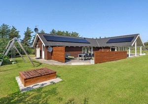 Awesome home in Løkken with sauna
