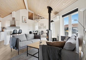 Awesome home in Skjern with WiFi