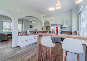 Awesome home in Sreser