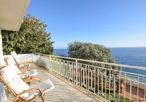 Awesome home in Stalettì