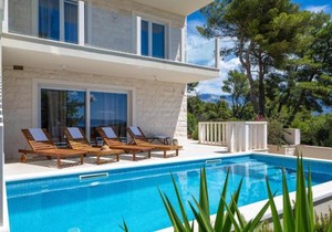 Awesome Home In Sumartin