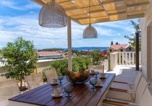 Awesome Home In Sumartin