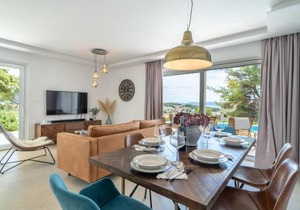 Awesome Home In Sumartin