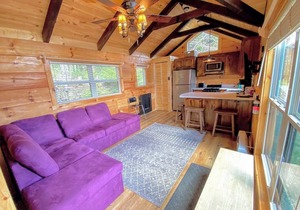 B10 Awesome "Tiny Home" A/C, Mountain Views, Minutes to Skiing, Hiking, Attractions, Dog Friendly!