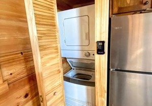 B10 NEW Awesome Tiny Home with AC Mountain Views Minutes to Skiing Hiking Attractions