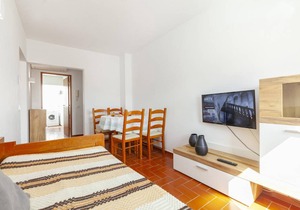 B14 - Heart of Old Town Apartment
