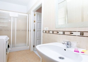 BA Suite (2 double rooms)
