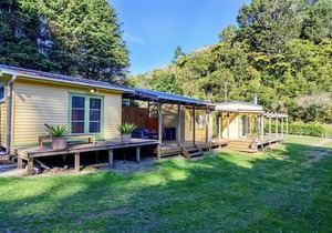 Back of Beyond Cottage - Lake Rotoehu Holiday Home in Lake Rotoehu