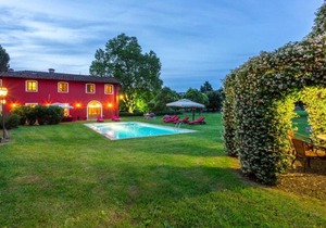 Badia Cantignano Villa Sleeps 12 with Pool Air Con and WiFi