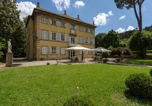 Badia Cantignano Villa Sleeps 14 with Pool Air Con and WiFi