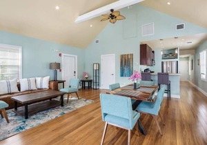Balcony & Near Downtown - Sky Suite on Duval