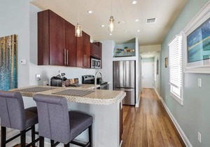 Balcony & Near Downtown - Sky Suite on Duval