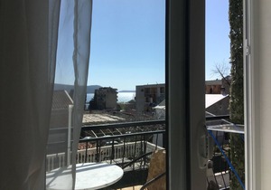 Balcony with Sea view, 5 min Walk to the Beach, Wi-Fi, Aircon, Parking