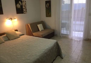 Balcony with Sea view, 5 min Walk to the Beach, Wi-Fi, Aircon, Parking
