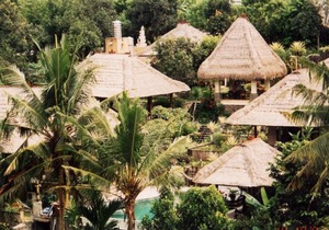 Balinese Style Superior Room in Sukawati Gianyar, Lush Garden in the Property