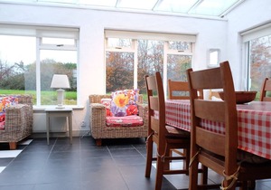 Ballyvaughan Cottage No 2 - a bungalow that sleeps 6 guests in 3 bedrooms