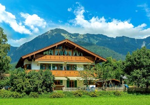 Balsberg Südost apartment with 2 bedrooms and large balcony with mountain views