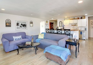 Bandon Home w/Patio, Steps to South Jetty Park