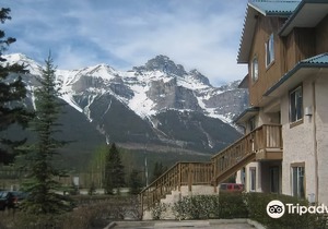 Banff Boundary Lodge