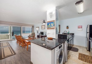 Banyan Tree 404:Top Floor DIRECT oceanfront condo