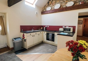BARN COTTAGE, pet friendly, with a garden in Robin Hood’s Bay