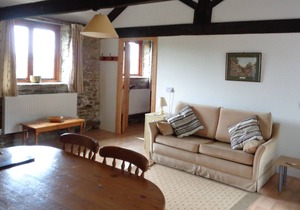 Barn Owl, 6 miles to Looe & dog friendly Seaton Beach, country retreat (1 BR)