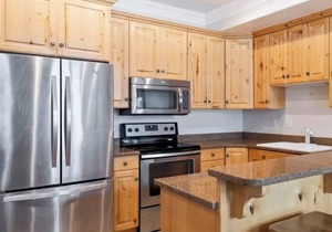 Basinview Lakeside Mountain Escape - All Season Getaway!