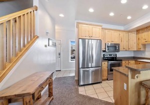Basinview Lakeside Mountain Escape - All Season Getaway!