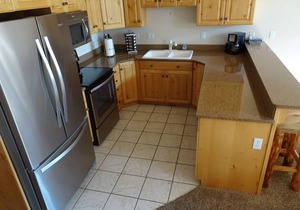Basinview Lakeside Mountain Escape - All Season Getaway!