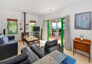 Bay Cottage - Surfdale Holiday Home