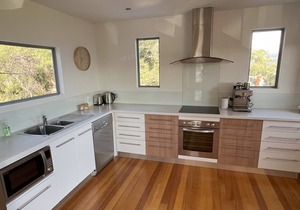 BAY OF FIRES BEACH SHACK Modern House@ Binalong Bay