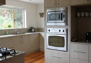 BAY OF FIRES VISTA Boutique Accommodation at Binalong Bay - indoor spa bath