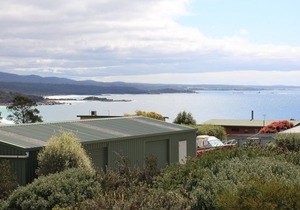 BAY OF FIRES VISTA Boutique Accommodation at Binalong Bay - indoor spa bath