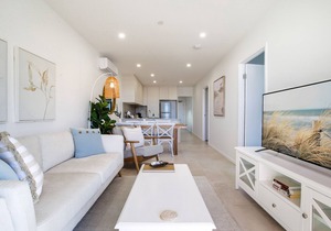 Bay View 2-Bedroom Apartment with BBQ