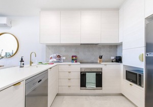 Bay View 2-Bedroom Apartment with BBQ