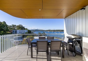 Bay View 2-Bedroom Apartment with BBQ
